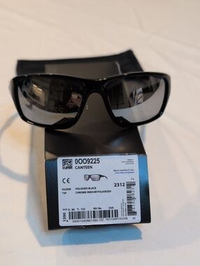 Oakley Canteen Sunglasses - Polished Black with Chrome Iridium Lenses